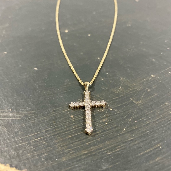 Gold Minimalist Cross Pendant Necklace - Picture 5 of 8
